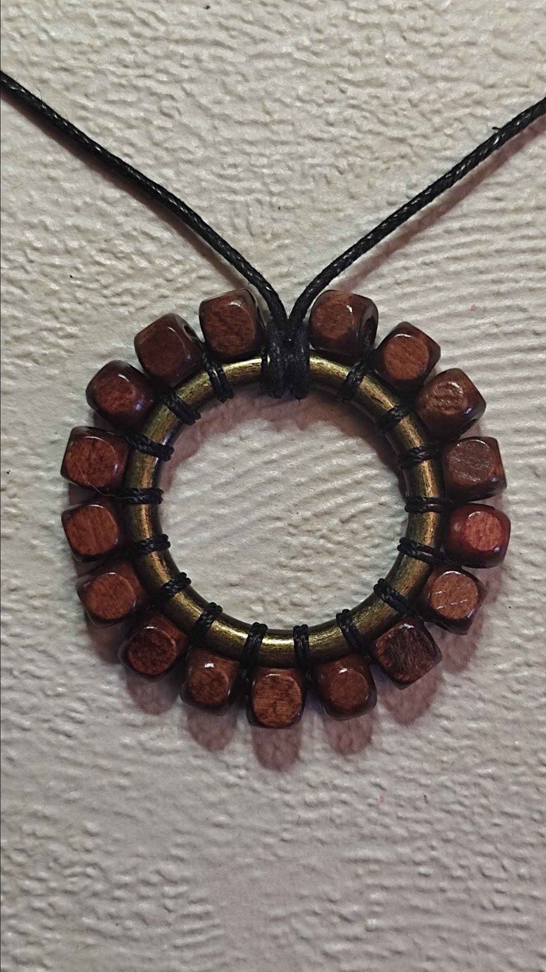 1 pendentif perles bois marron