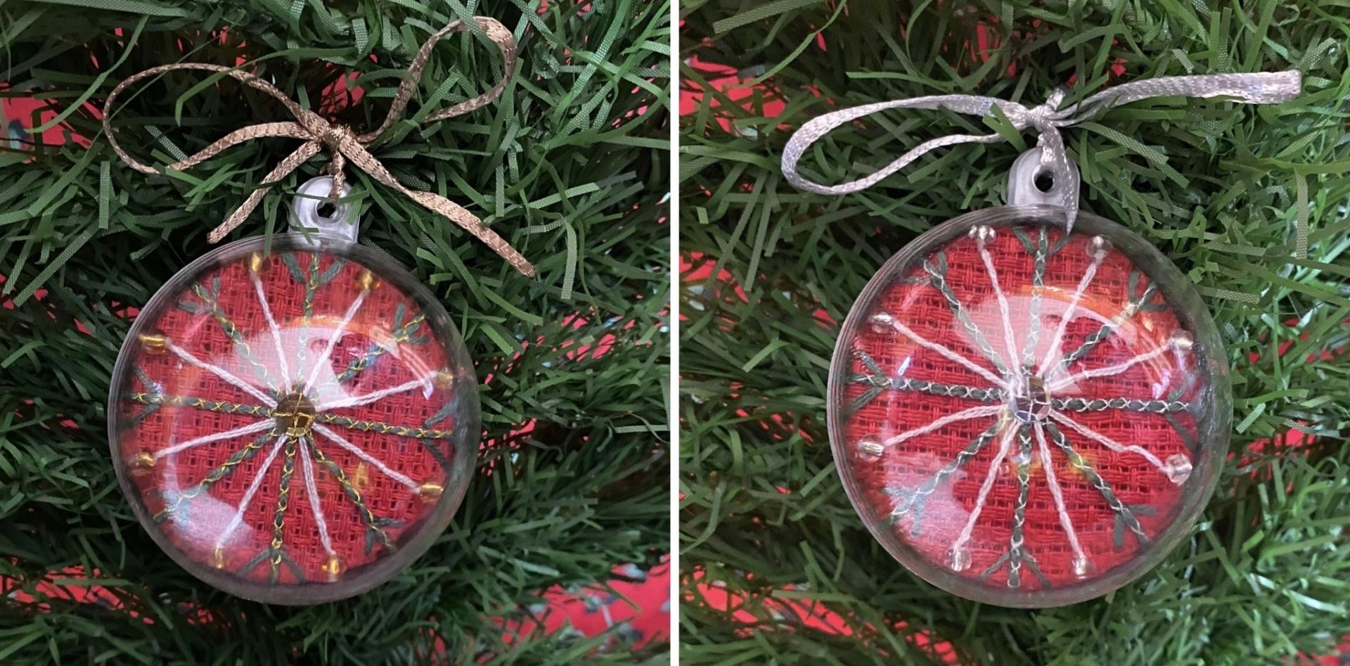 13c boule de noel araignee rouge