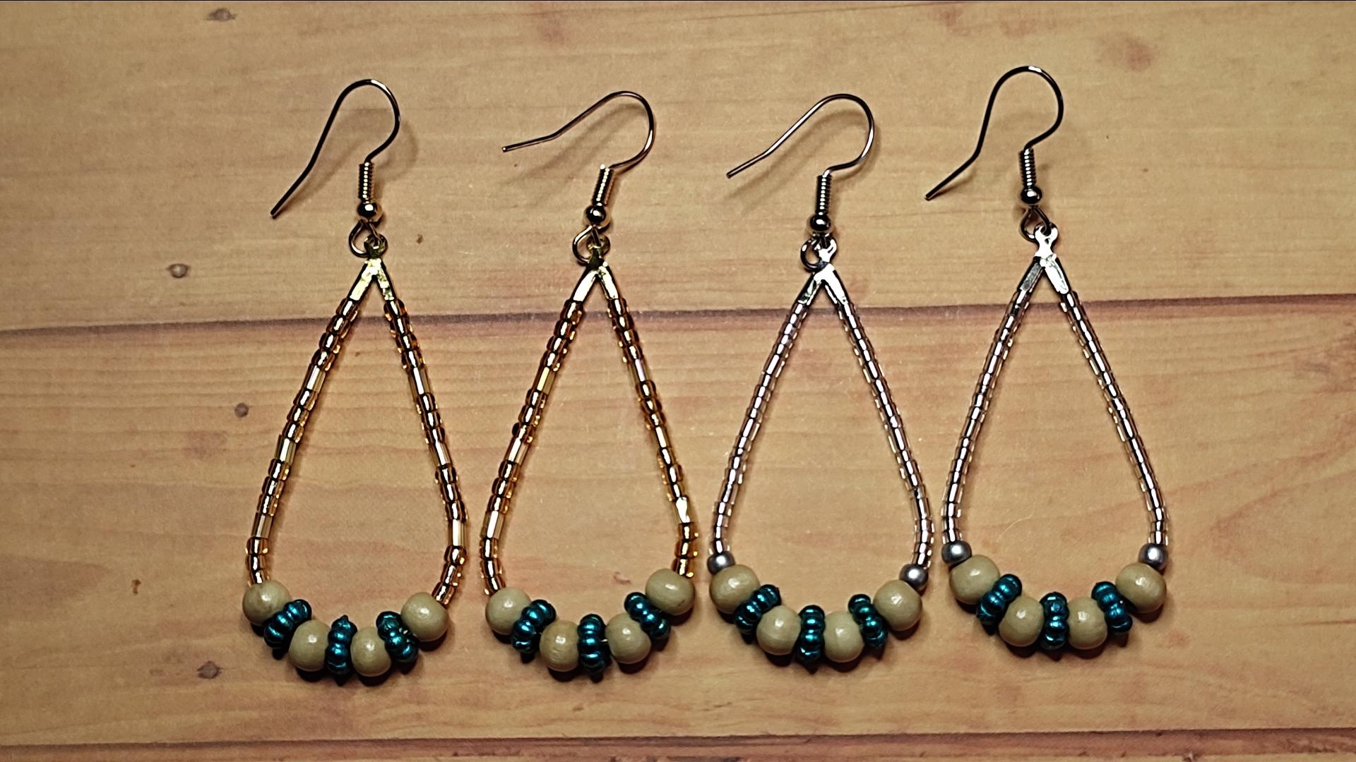 Grandes gouttes vertes et perles en bois