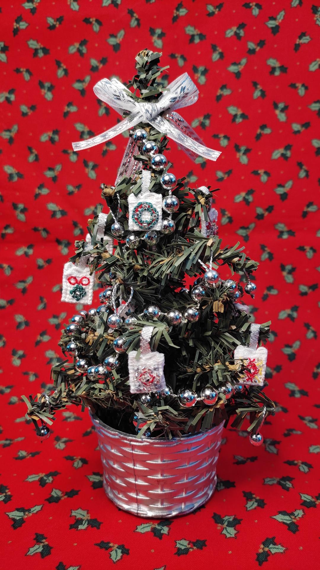 Mini sapin argente 1