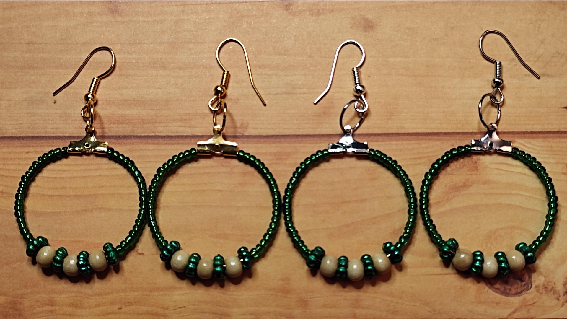 Petits anneaux verts et perles bois